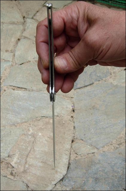 Το πάχος είναι μόλις 5 χιλιοστά, και χωρά άνετα στην τσέπη κατά τις επιδρομές αχινοληψίας.