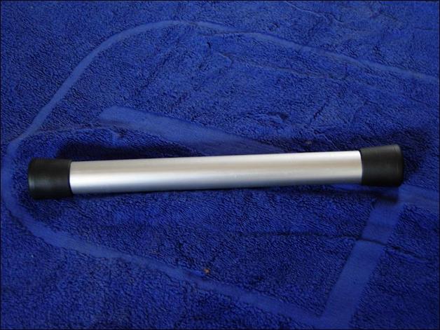 Το εξωτερικό σχήμα του σετ καθαριστικών μέσα στην αλουμινένια σωλήνα.