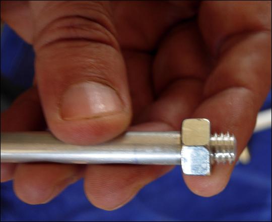 Το παξιμάδι είναι ένα προσωρινό χερούλι για την βέργα.