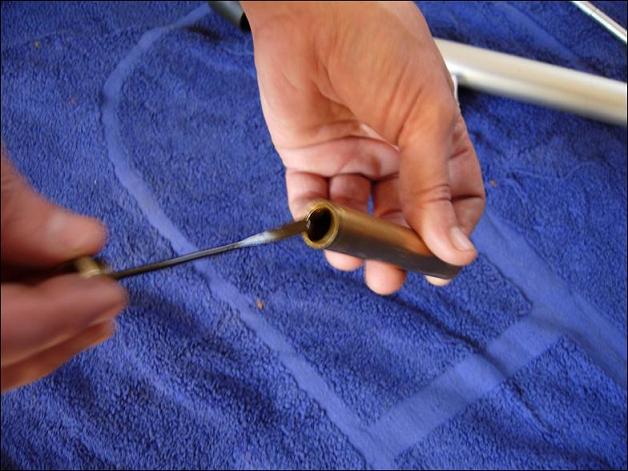 Το δοχείο λαδιού είναι από το Μοναστηράκι, από παλιό στρατιωτικό τουφέκι Lee Enfield.