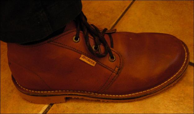 Το Veldskoen έχει μια ραφή στο πλάι, πιο απλή κατασκευή δεν γίνεται.