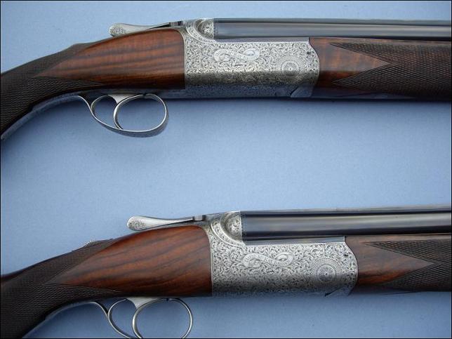 Σουπερποζέ David McKay Brown.