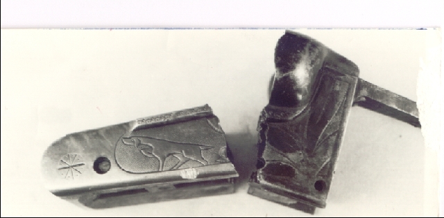 Το ευαίσθητο σημείο της βάσης είναι ακριβώς κάτω από τον καθρέφτη, το κάθετο τμήμα. Εδώ ασκούνται οι δυνάμεις της πυροδότησης.