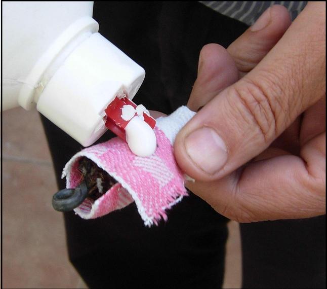 Λειαντικό μετάλλου μπαίνει στο πανάκι.