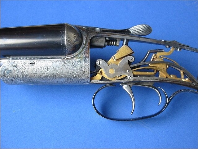 Μηχανισμός του Dickson, πάνω στην πλάκα της σκανδάλης.