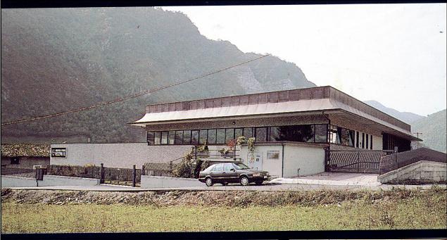 Το εργοστάσιο της Rizzini. Το μέγεθος του εργοστασίου είναι δείκτης της παραγωγής. Η Rizzini παράγει 5000 σουπερποζέ το χρόνο, η Beretta παράγει δεκάδες χιλιάδες όπλα κάθε τύπου.